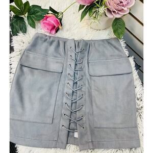 NWOT Haute Rogue Gray Faux Suede Skirt Lace Up Pockets Women’s Size Small